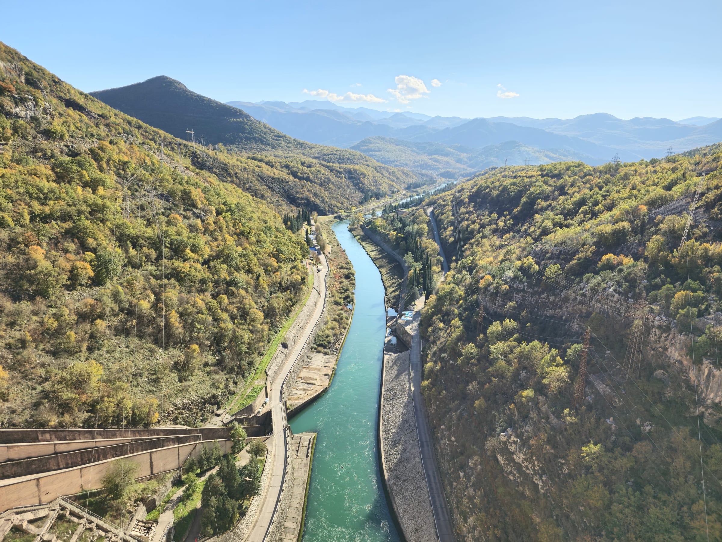 Pogled sa brane Grančarevo niz korito Trebišnjice